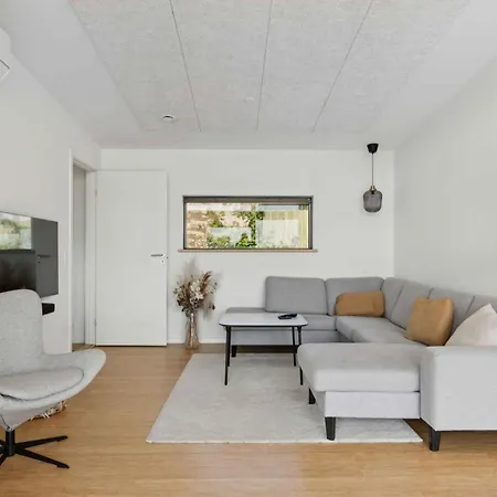Semesterbostad With Comfort Nature Modern Design