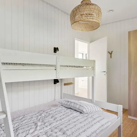 Semesterbostad With Comfort Nature Modern Design