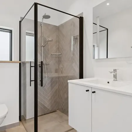With Comfort Nature Modern Design بيت للعطل إلينغه